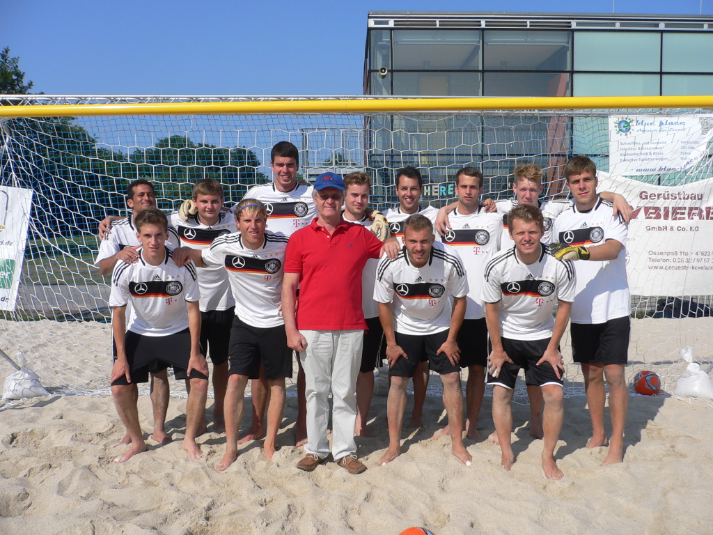 Deutsche-Beach-Soccer-Nationalmannschaft-2013-in-Geldern